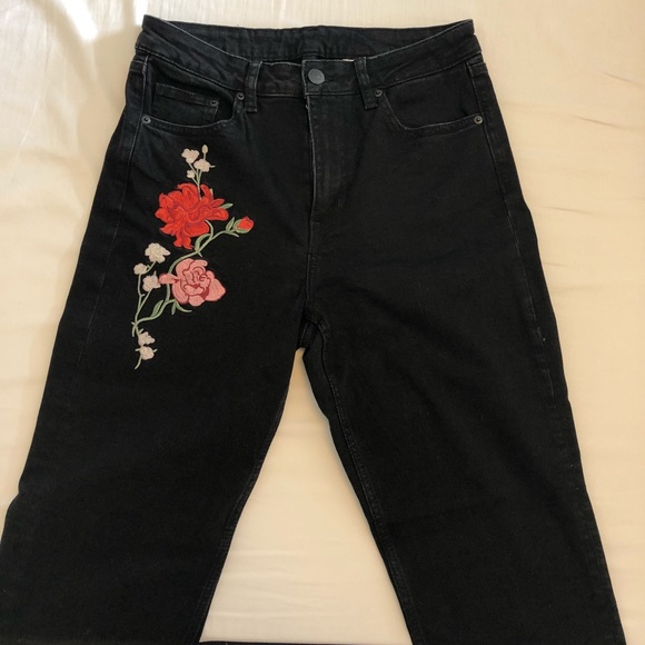Black jeans with embroidered flowers Clearance